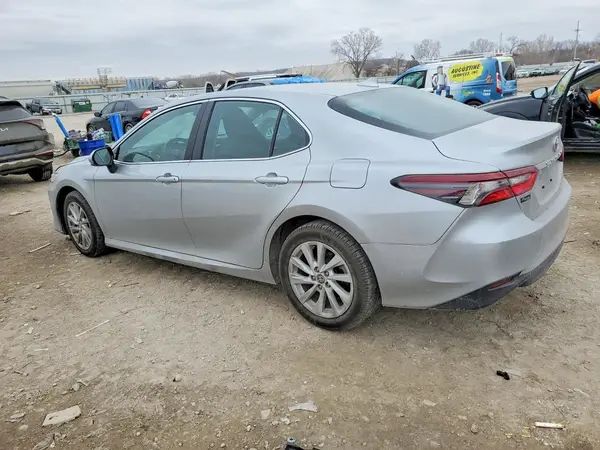 4T1C11AK8NU693590 2022 TOYOTA CAMRY - Image 2