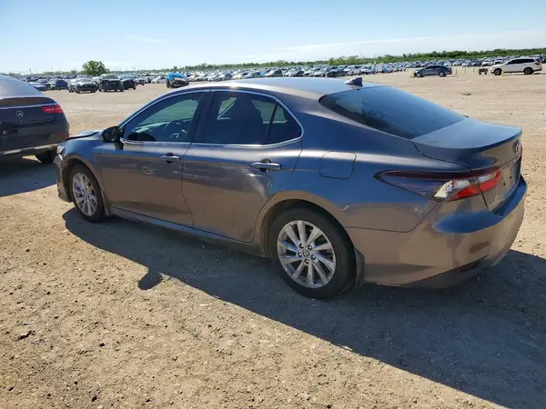 4T1C11AK8NU696652 2022 TOYOTA CAMRY - Image 2
