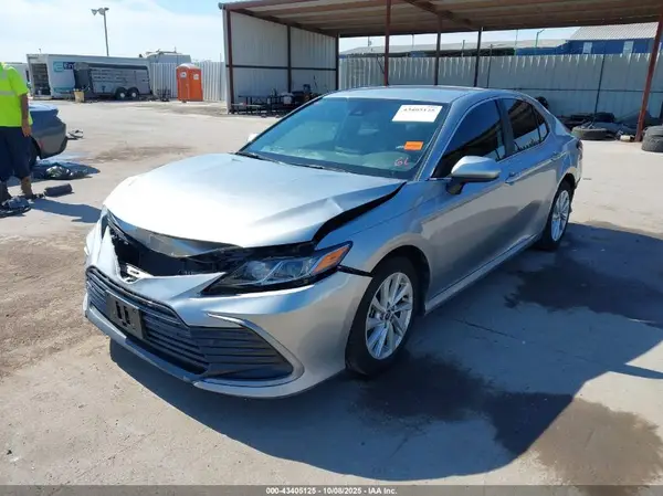 4T1C11AK8NU697204 2022 TOYOTA CAMRY - Image 2