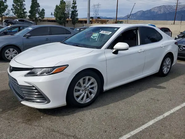 4T1C11AK8NU708136 2022 TOYOTA CAMRY - Image 1
