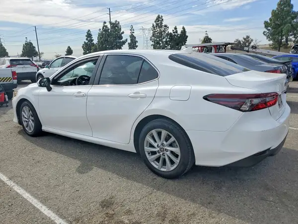 4T1C11AK8NU708136 2022 TOYOTA CAMRY - Image 2