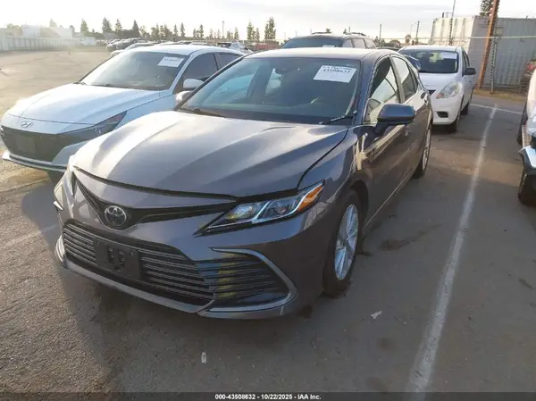 4T1C11AK8NU713899 2022 TOYOTA CAMRY - Image 2