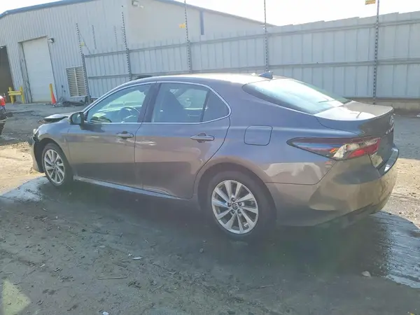 4T1C11AK8NU714924 2022 TOYOTA CAMRY - Image 2