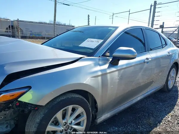 4T1C11AK8PU838372 2023 TOYOTA CAMRY - Image 2