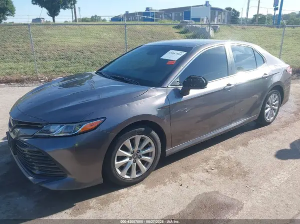 4T1C11AK9LU391108 2020 TOYOTA CAMRY - Image 2