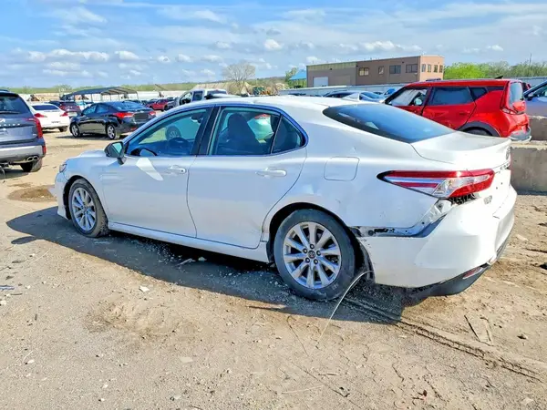 4T1C11AK9LU863002 2020 TOYOTA CAMRY - Image 2