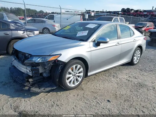 4T1C11AK9LU960376 2020 TOYOTA CAMRY - Image 2