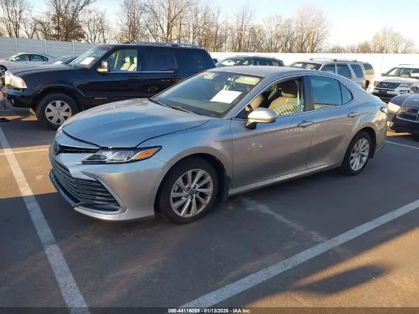 4T1C11AK9MU424934 2021 TOYOTA CAMRY - Image 2