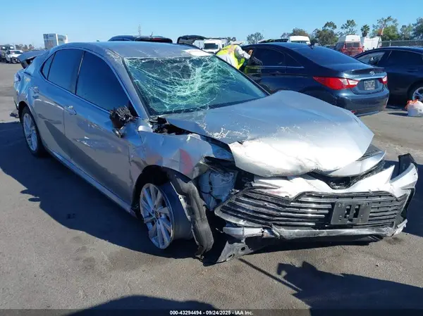 4T1C11AK9MU461840 2021 TOYOTA CAMRY - Image 1