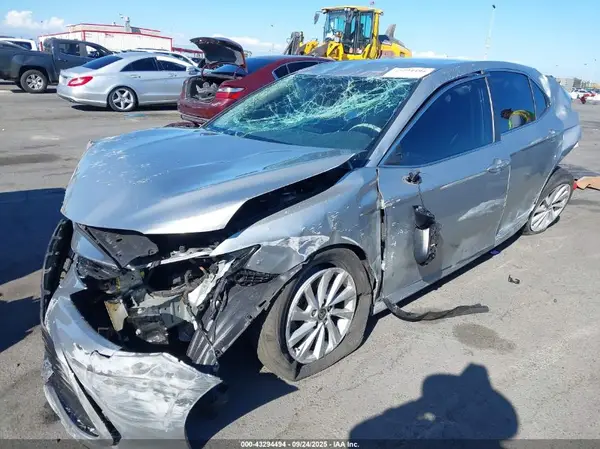 4T1C11AK9MU461840 2021 TOYOTA CAMRY - Image 2