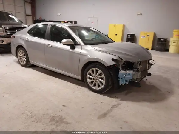 4T1C11AK9MU462227 2021 TOYOTA CAMRY - Image 1