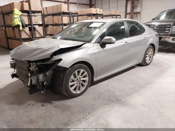 4T1C11AK9MU462227 2021 TOYOTA CAMRY - Image 2