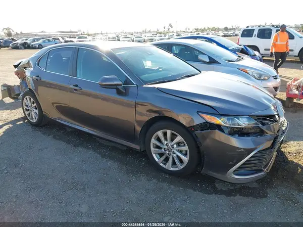 4T1C11AK9MU462356 2021 TOYOTA CAMRY - Image 1