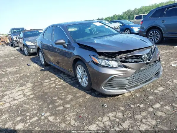 4T1C11AK9MU467427 2021 TOYOTA CAMRY - Image 1