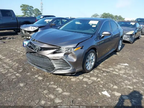 4T1C11AK9MU467427 2021 TOYOTA CAMRY - Image 2