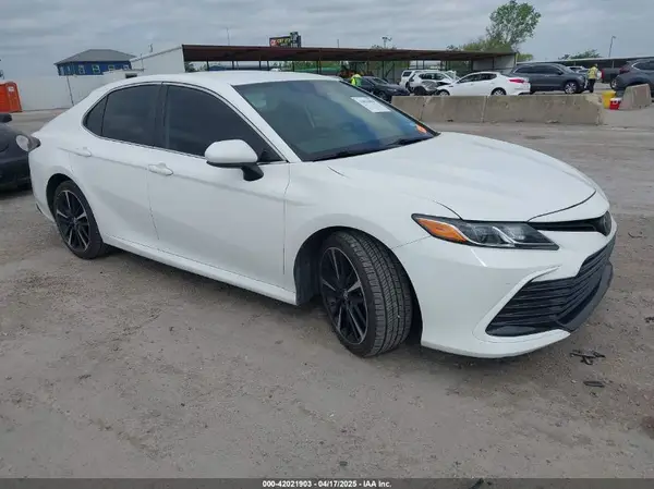 4T1C11AK9MU467735 2021 TOYOTA CAMRY - Image 1