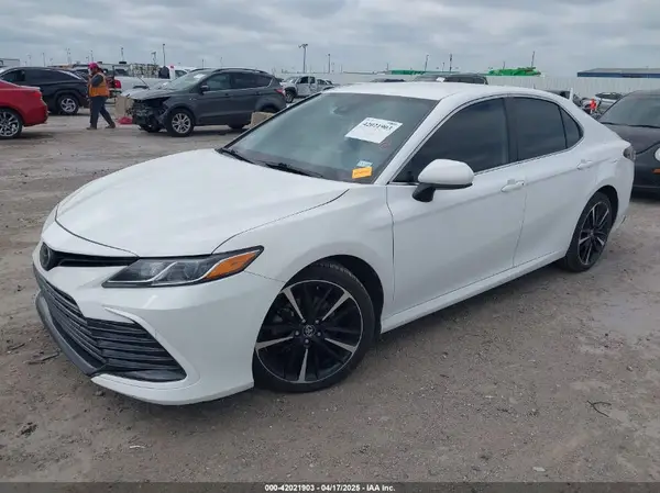 4T1C11AK9MU467735 2021 TOYOTA CAMRY - Image 2