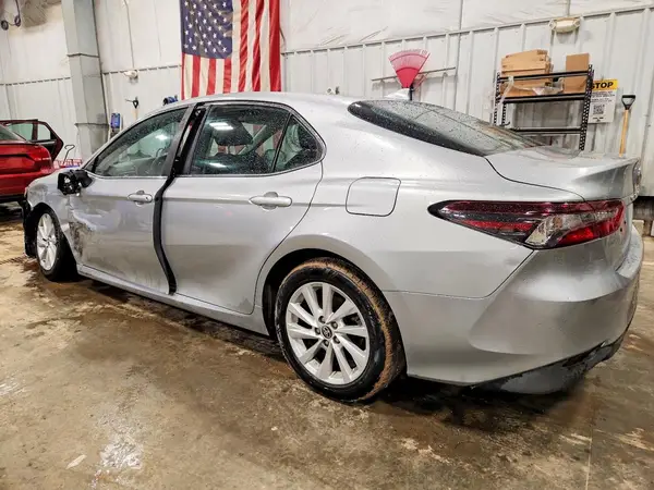 4T1C11AK9MU470490 2021 TOYOTA CAMRY - Image 2