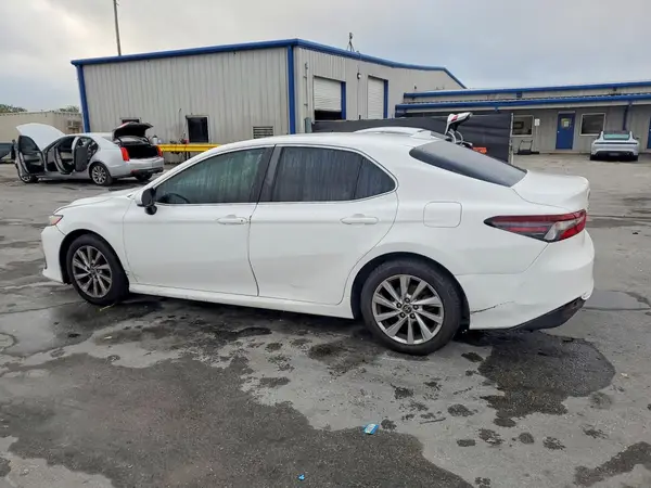 4T1C11AK9MU480808 2021 TOYOTA CAMRY - Image 2