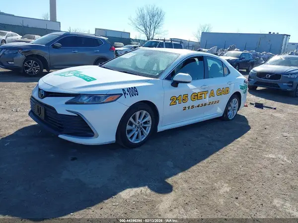 4T1C11AK9MU486298 2021 TOYOTA CAMRY - Image 2