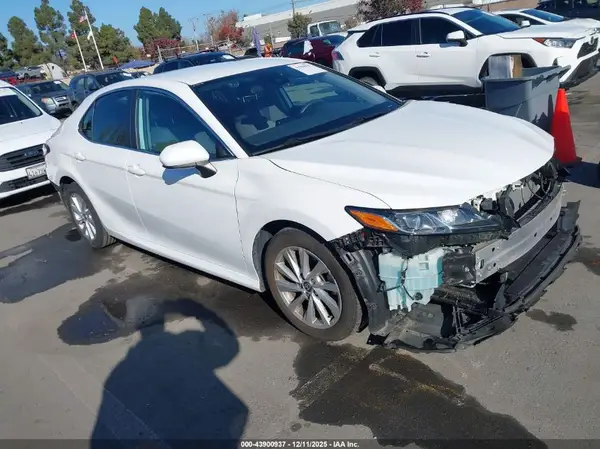 4T1C11AK9MU521020 2021 TOYOTA CAMRY - Image 1