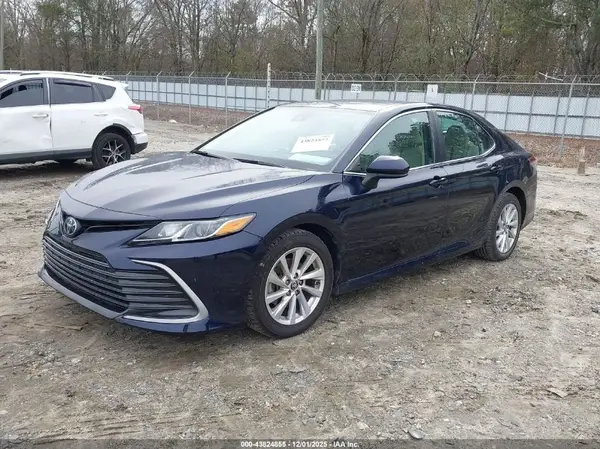 4T1C11AK9MU523303 2021 TOYOTA CAMRY - Image 2