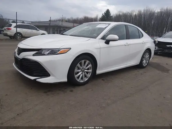 4T1C11AK9MU52684 2021 TOYOTA CAMRY - Image 2