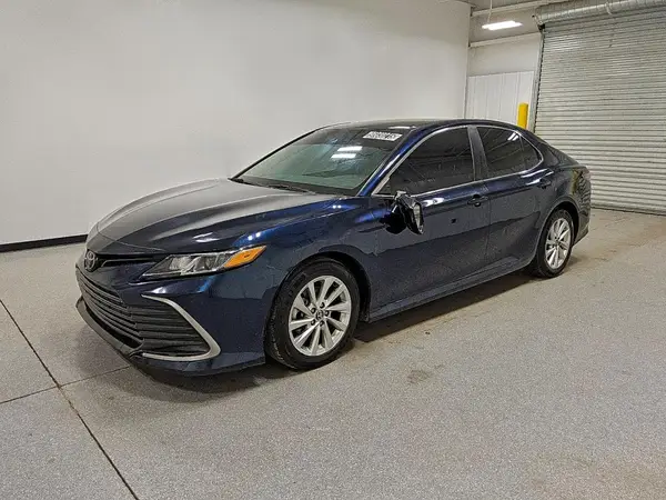4T1C11AK9MU528579 2021 TOYOTA CAMRY - Image 1