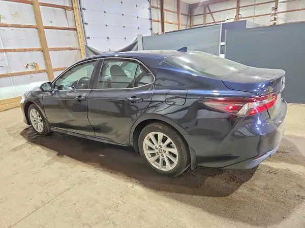 4T1C11AK9MU532101 2021 TOYOTA CAMRY - Image 2