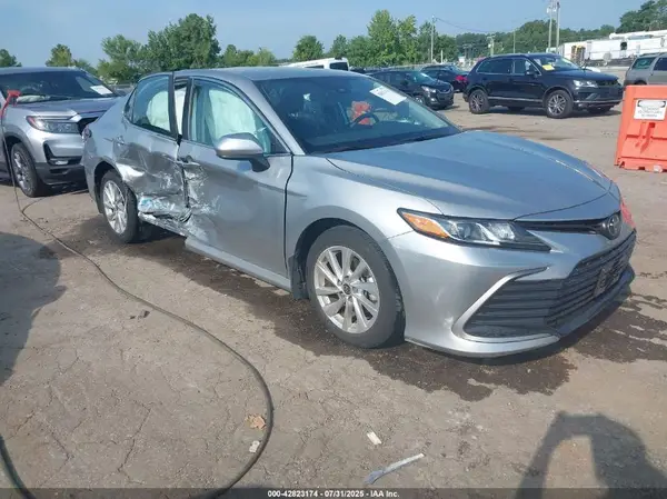 4T1C11AK9MU555362 2021 TOYOTA CAMRY - Image 1