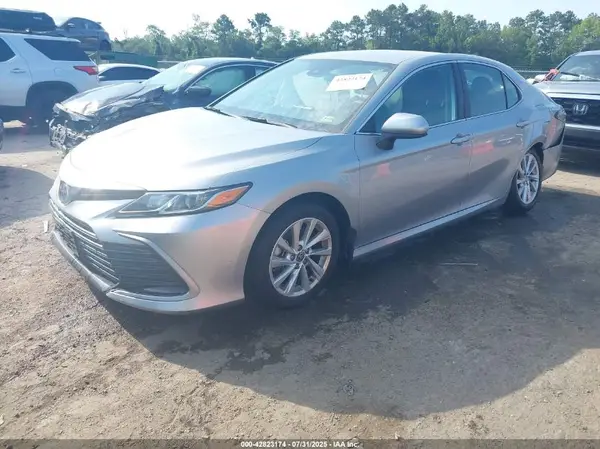 4T1C11AK9MU555362 2021 TOYOTA CAMRY - Image 2