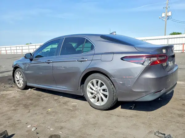 4T1C11AK9MU562442 2021 TOYOTA CAMRY - Image 2