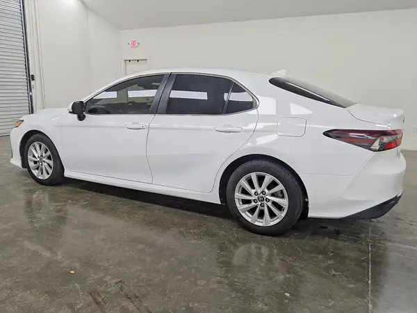 4T1C11AK9MU563462 2021 TOYOTA CAMRY - Image 2