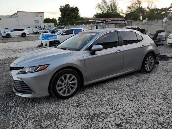4T1C11AK9MU563963 2021 TOYOTA CAMRY - Image 1