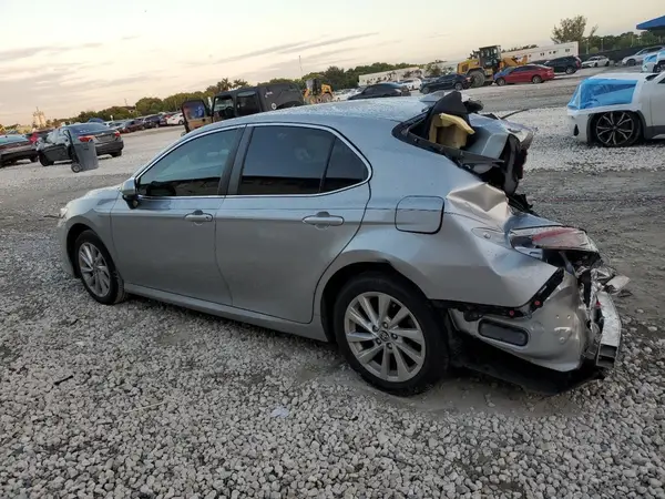4T1C11AK9MU563963 2021 TOYOTA CAMRY - Image 2