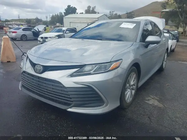 4T1C11AK9MU564420 2021 TOYOTA CAMRY - Image 2