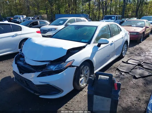 4T1C11AK9MU565230 2021 TOYOTA CAMRY - Image 2
