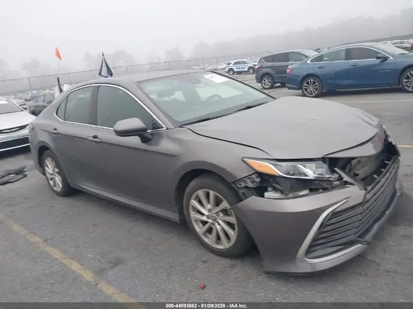 4T1C11AK9MU568810 2021 TOYOTA CAMRY - Image 1
