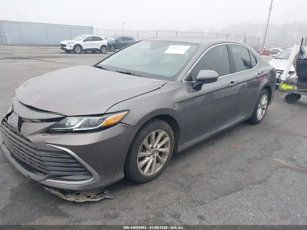 4T1C11AK9MU568810 2021 TOYOTA CAMRY - Image 2