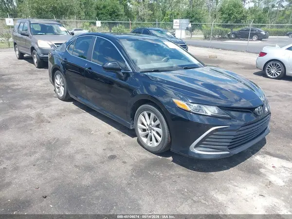 4T1C11AK9MU570072 2021 TOYOTA CAMRY - Image 1