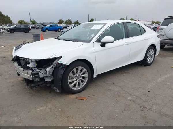 4T1C11AK9MU575403 2021 TOYOTA CAMRY - Image 2