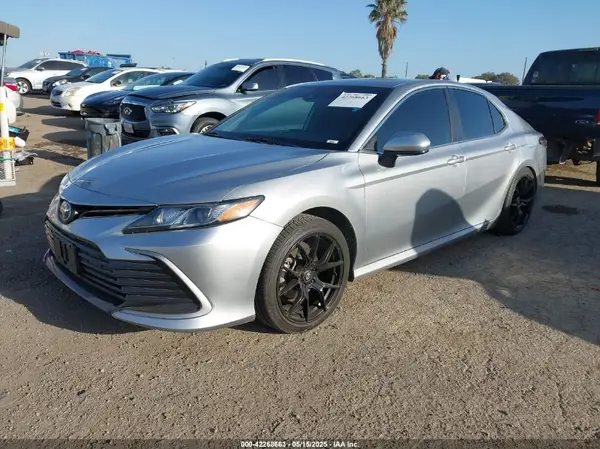 4T1C11AK9MU579645 2021 TOYOTA CAMRY - Image 2