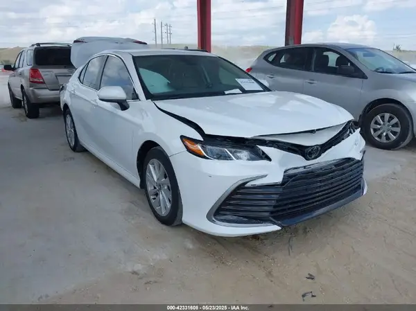 4T1C11AK9MU584845 2021 TOYOTA CAMRY - Image 1