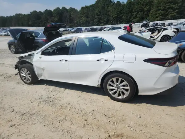 4T1C11AK9MU586093 2021 TOYOTA CAMRY - Image 2