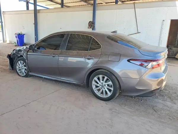 4T1C11AK9MU590516 2021 TOYOTA CAMRY - Image 2