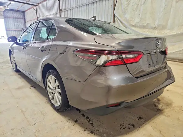 4T1C11AK9MU590712 2021 TOYOTA CAMRY - Image 2