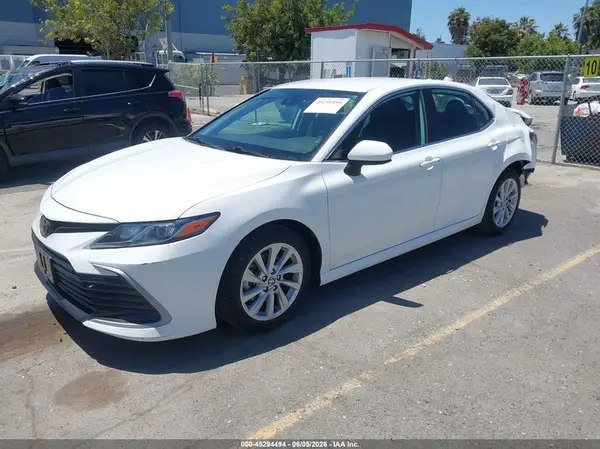 4T1C11AK9MU594288 2021 TOYOTA CAMRY - Image 2