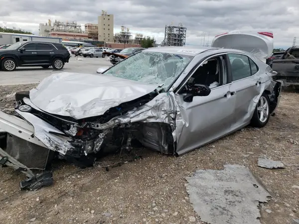 4T1C11AK9MU597269 2021 TOYOTA CAMRY - Image 1