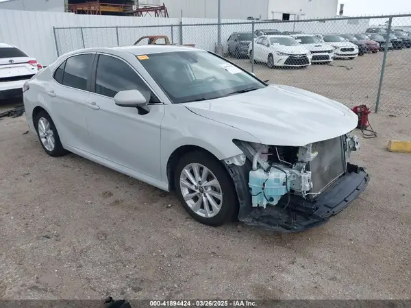 4T1C11AK9NU005421 2022 TOYOTA CAMRY - Image 1