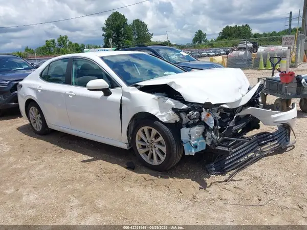 4T1C11AK9NU017360 2022 TOYOTA CAMRY - Image 1